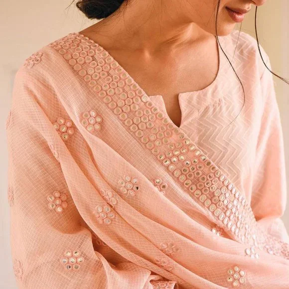 BEAUTIFUL GEORGETTE DESIGNER KURTA PANT AND DUPATTA SET SEQUENCE EMBROIDERY WORK - Picture 4 of 9